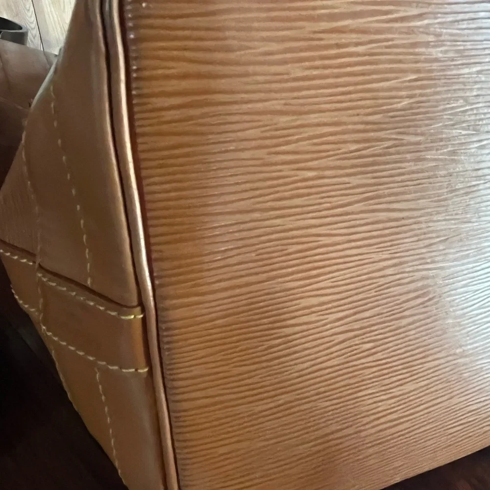Louis Vuitton Tan Leather Bucket Shoulder Bag